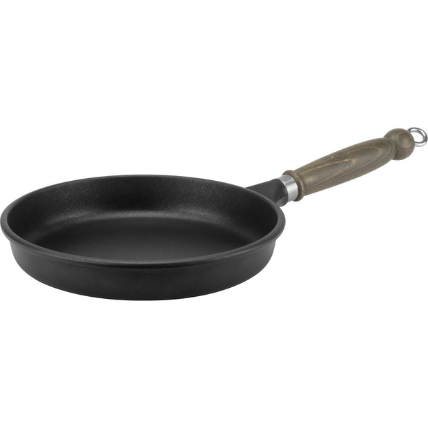Shallow fry pan with wooden handle 26cm