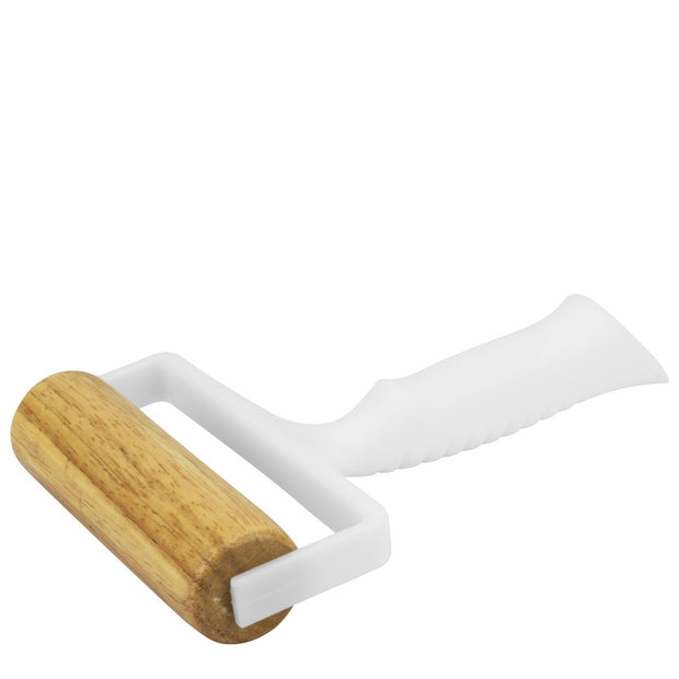 Pizza dough hand roller with wooden roller