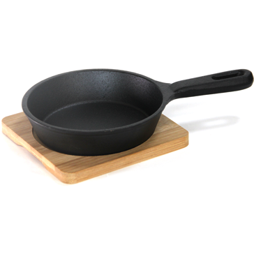 Cast iron mini pan with bamboo tray 21cm